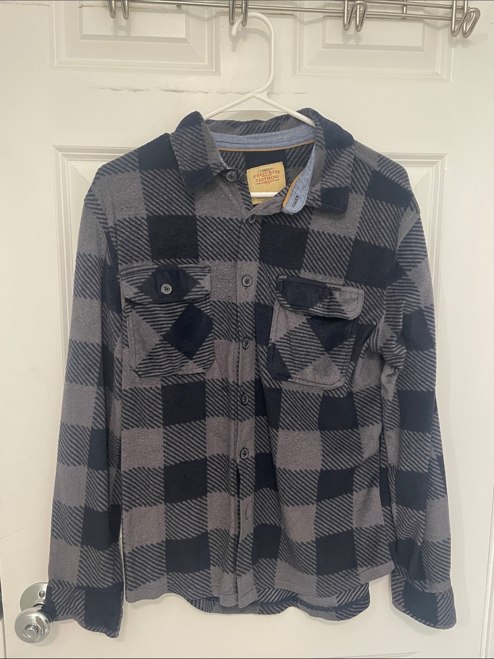 Men's Gray & Black Plaid Casual Button-Down Shirt